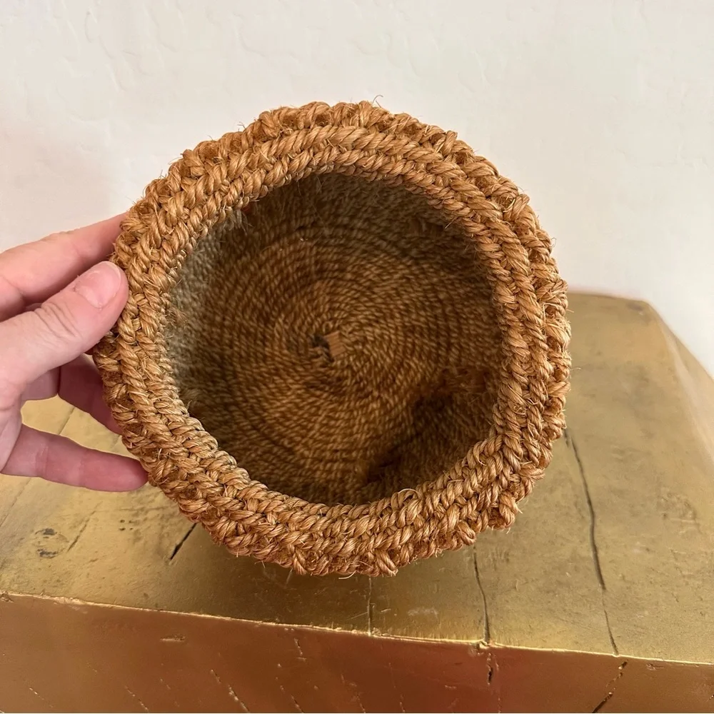 Vintage natural jute Handwoven plant/storage/decorative cuffed basket